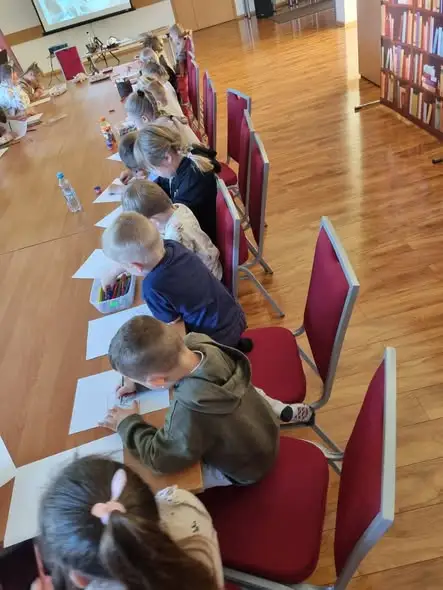 Noc Bibliotek 2026: dzieci poznały tajemnice sów z Mierzei Wiślanej