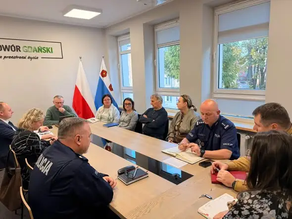 Pożar w Jazowej: spłonął dach i poddasze, ewakuowano 16 osób