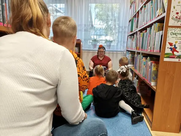 Halloween w bibliotece: Skrzaty, Krasnale i Zuchy świętowały razem